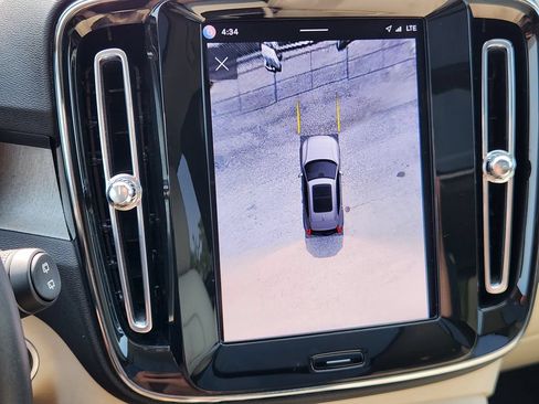 Certified 2025 Volvo XC40 B5 Plus AWD/4WD image 26