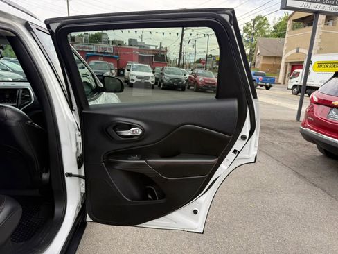 Used 2015 Jeep Cherokee Trailhawk w/ Leather Interior Group AWD/4WD image 48