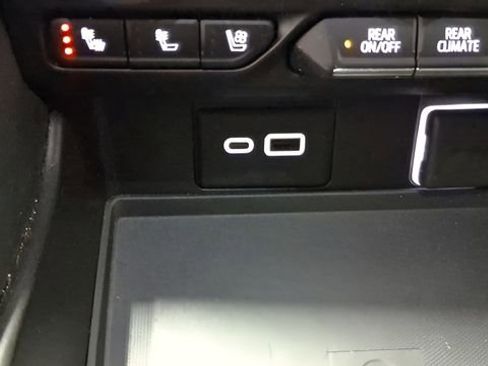 Used 2022 Chevrolet Suburban High Country AWD/4WD image 36