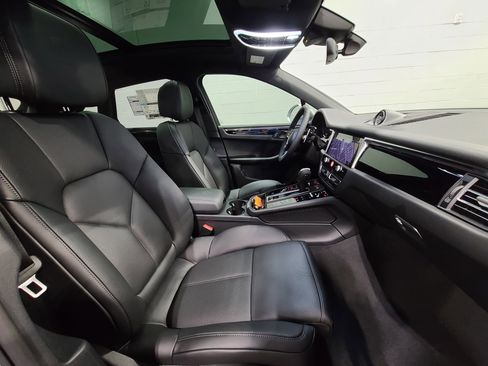 New 2026 Porsche Macan image 29