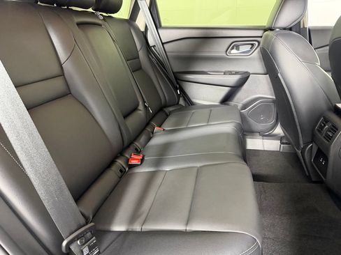 Used 2025 Nissan Rogue SL AWD/4WD image 29