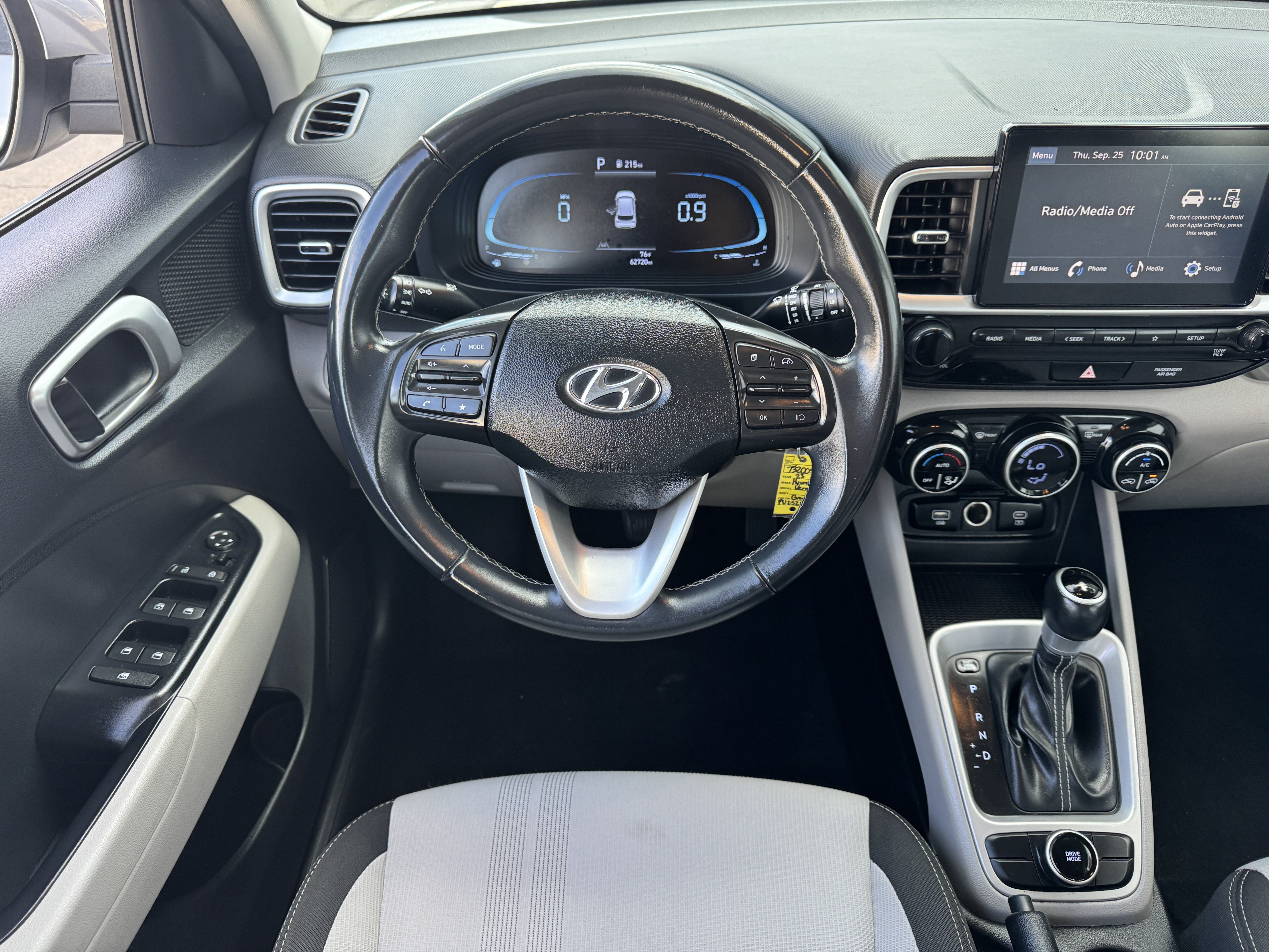 Used 2023 Hyundai Venue SEL FWD image 17