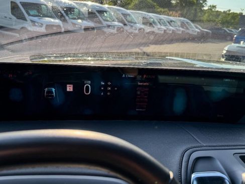 Used 2025 Ford Expedition Tremor AWD/4WD image 32