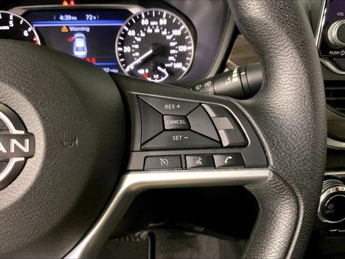 Used 2025 Nissan Altima 2.5 SV FWD image 19