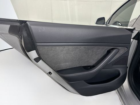 Used 2018 Tesla Model 3 Long Range image 26