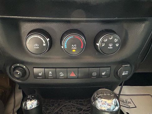 Used 2012 Jeep Wrangler Sahara w/ Dual Top Group AWD/4WD image 21