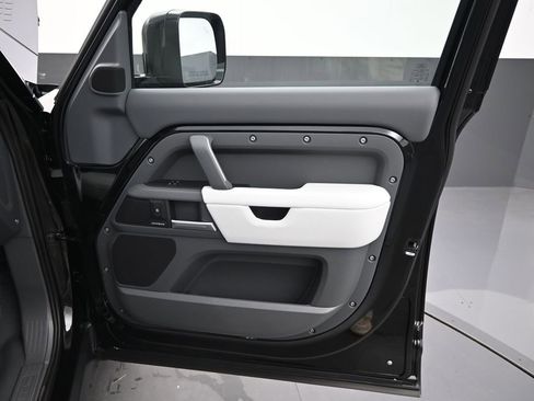 New 2026 Land Rover Defender 130 S AWD/4WD image 4