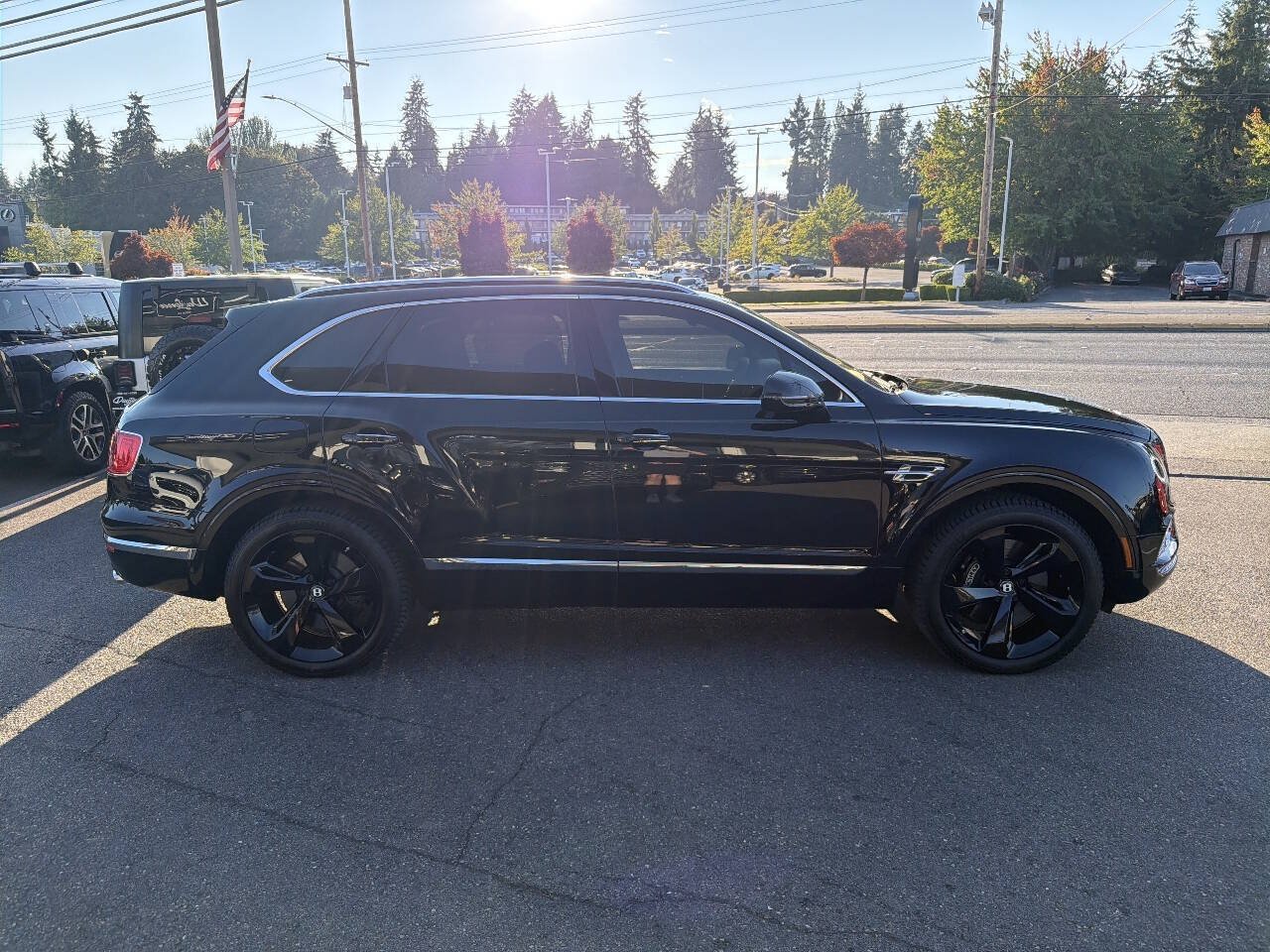 Used 2017 Bentley Bentayga AWD/4WD image 12