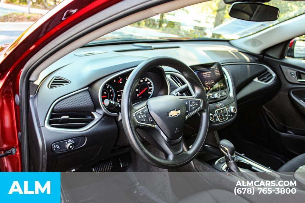 Used 2025 Chevrolet Malibu LT FWD image 30