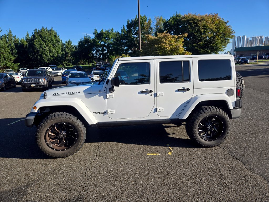 Used 2015 Jeep Wrangler Unlimited Rubicon w/ Connectivity Group AWD/4WD image 4