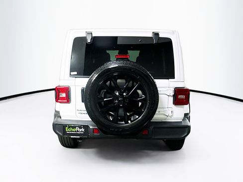Used 2025 Jeep Wrangler Sahara image 7