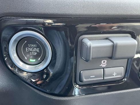 Certified 2023 Chevrolet Silverado 1500 High Country w/ Technology Package image 22