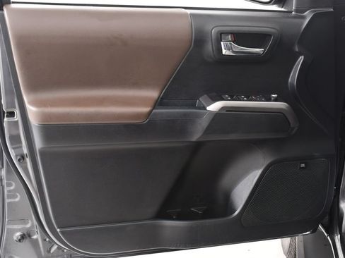 Used 2017 Toyota Tacoma Limited w/ Tow Package AWD/4WD image 25