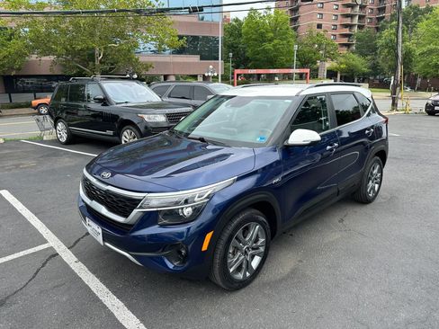 Used 2021 Kia Seltos S AWD/4WD image 4