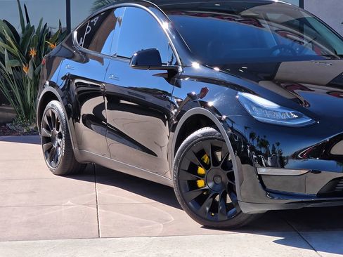 Used 2021 Tesla Model Y Long Range image 4