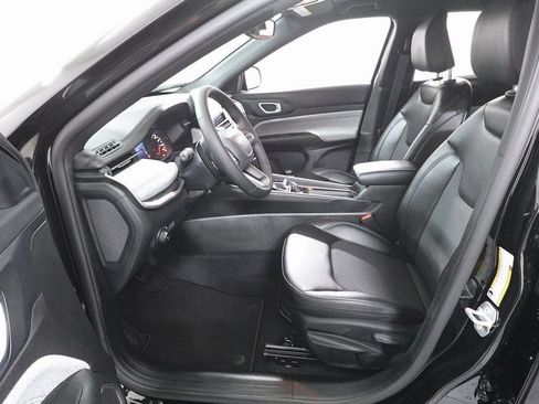 New 2026 Jeep Compass Latitude image 9