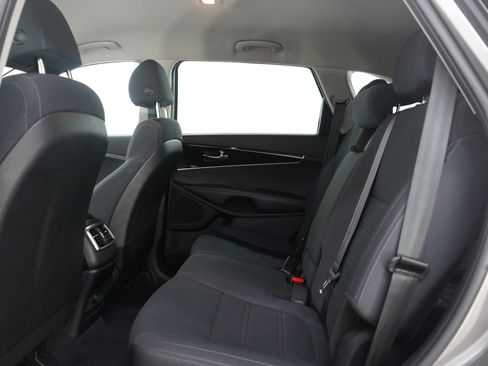 Used 2018 Kia Sorento L image 18