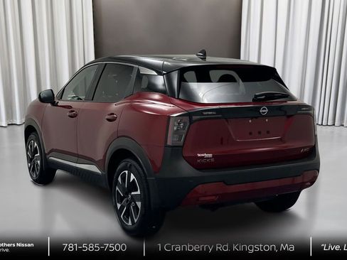 Used 2025 Nissan Kicks SV AWD/4WD image 7