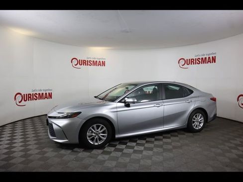 Used 2025 Toyota Camry LE FWD image 5