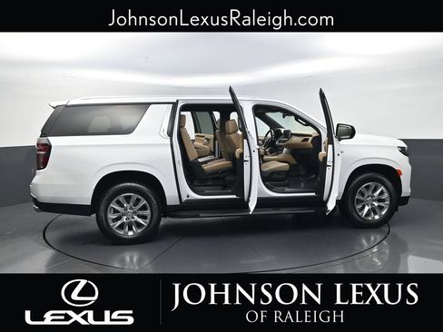Used 2024 Chevrolet Suburban Premier AWD/4WD image 33