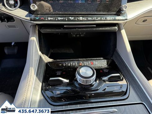 Used 2023 Jeep Wagoneer Series III w/ Premium Group I AWD/4WD image 24