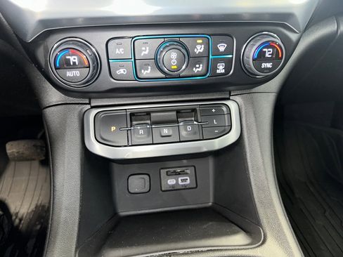 Certified 2023 GMC Acadia SLT w/ Technology Package image 16