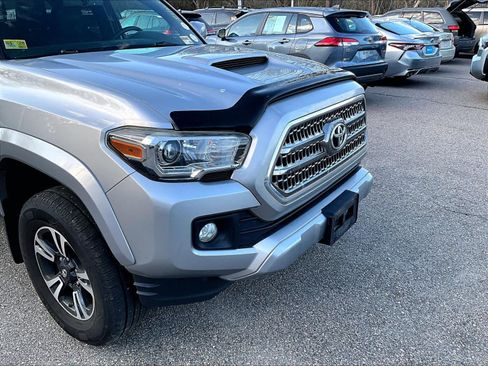 Used 2016 Toyota Tacoma TRD Sport image 5