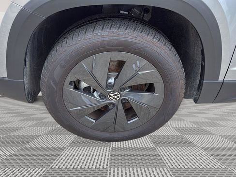 Certified 2025 Volkswagen Taos S w/ Taos MDO Package image 9