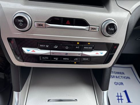 Used 2023 Ford Explorer XLT w/ Equipment Group 202A image 22