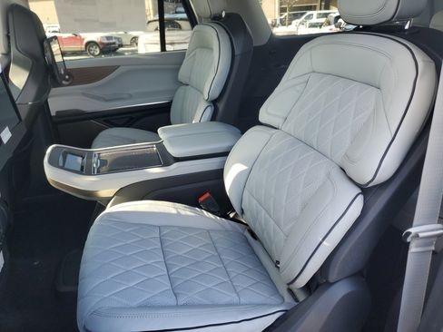 New 2025 Lincoln Navigator L Black Label image 31