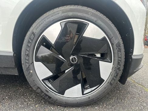 New 2026 Volvo EX30 Plus w/ Protection Package Premier image 9