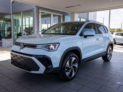 New 2026 Volkswagen Taos SE AWD/4WD image 12