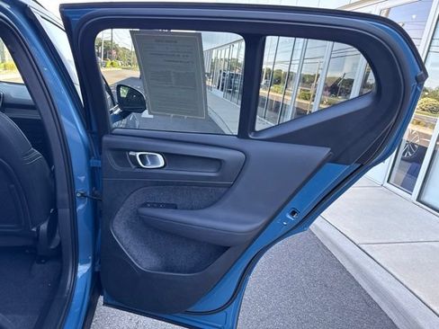 Certified 2025 Volvo XC40 B5 Plus AWD/4WD image 12