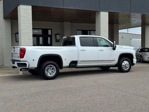 Used 2024 Chevrolet Silverado 3500 High Country w/ Technology Package AWD/4WD image 15