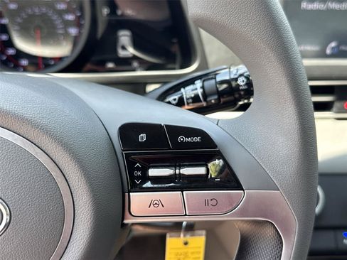 Used 2023 Hyundai Elantra SE FWD image 19