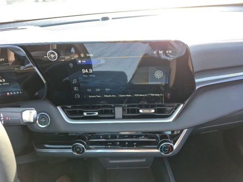 Used 2025 Chevrolet Equinox LT image 12