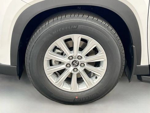 New 2025 Toyota Grand Highlander FWD image 30