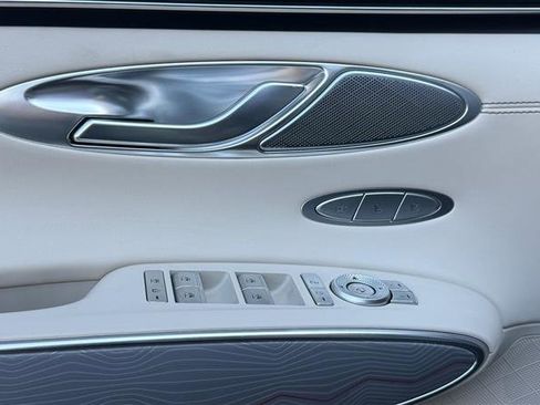 Used 2022 Genesis GV70 2.5T w/ Advanced Package image 14