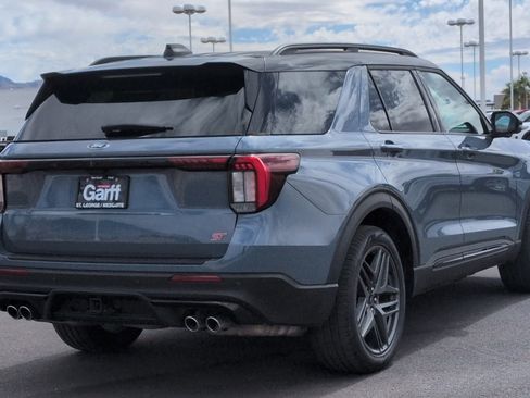 Used 2025 Ford Explorer ST RWD image 3