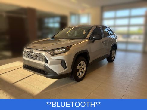 Used 2022 Toyota RAV4 LE AWD/4WD image 4