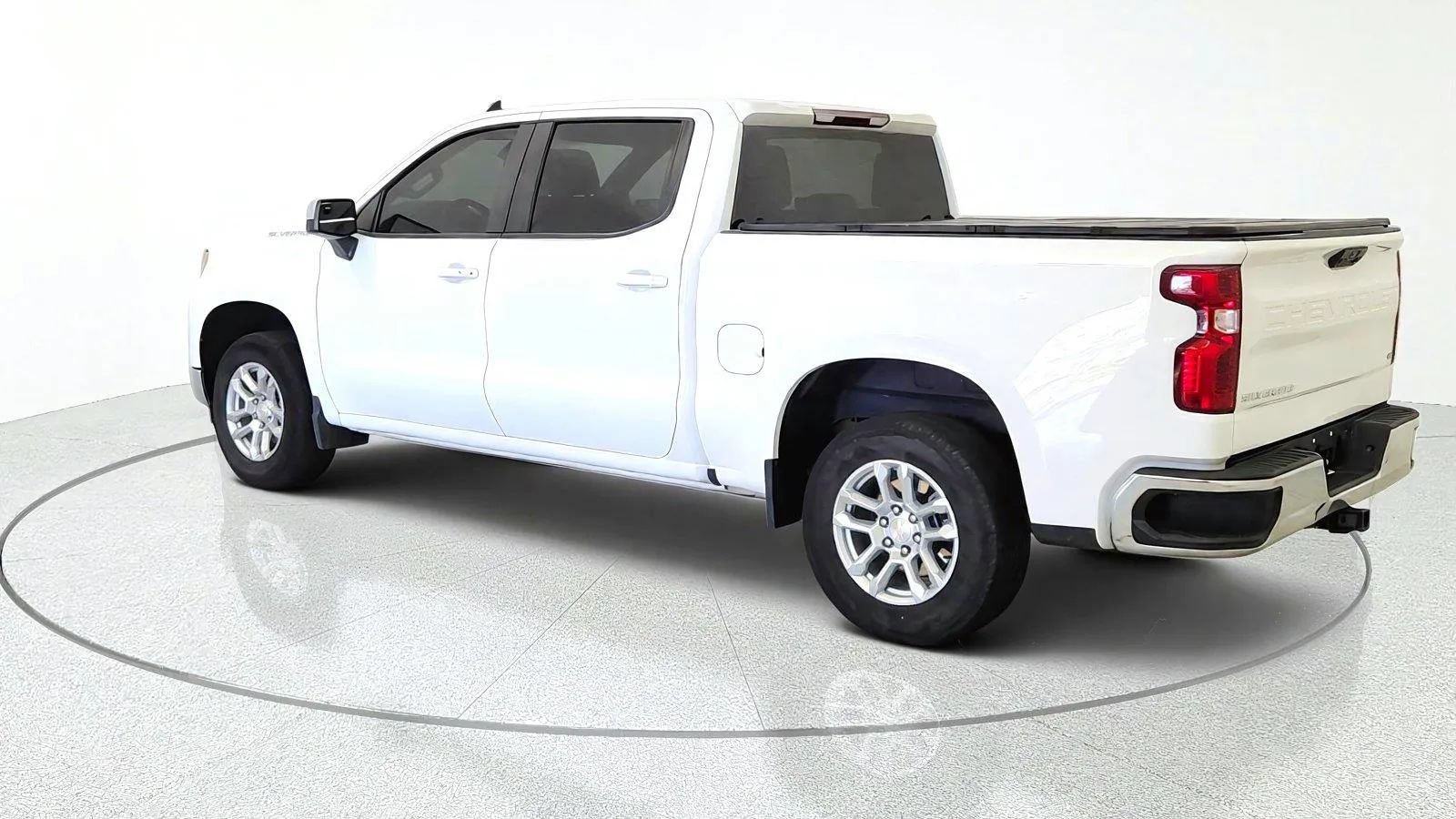 Used 2024 Chevrolet Silverado 1500 LT AWD/4WD image 6