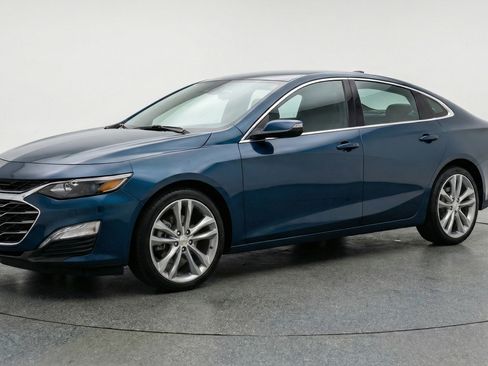 Used 2024 Chevrolet Malibu LT image 3