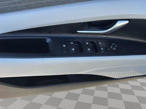 Certified 2024 Hyundai Elantra Limited FWD image 24
