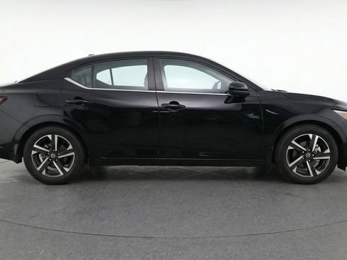 Used 2025 Nissan Sentra SV image 11