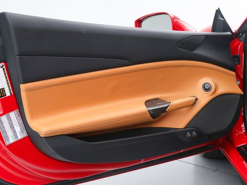 Used 2018 Ferrari 488 GTB image 24