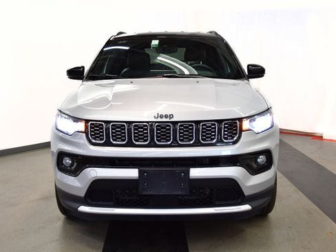 Used 2025 Jeep Compass Limited image 3