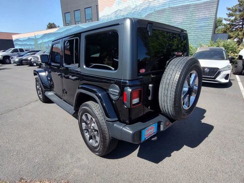 Used 2019 Jeep Wrangler Unlimited Sahara image 3