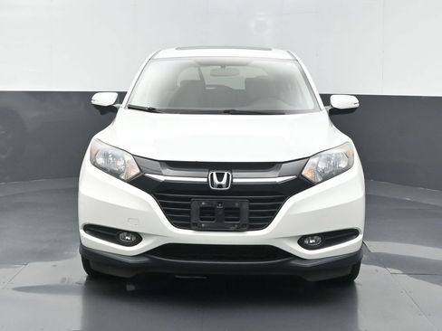 Used 2017 Honda HR-V EX image 2