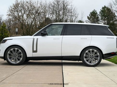 Used 2025 Land Rover Range Rover SE image 3
