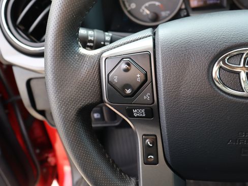 Used 2018 Toyota Tacoma TRD Off-Road w/ TRD Premium Off Road Package image 27